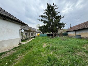 Rodinný dom s pozemkami o výmere 3755 m² ideálny na výstavbu - 3