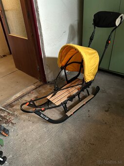 Kovové sánky so strieškou - 3