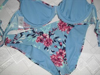 Nebeske kvietkovane bikiny - 3