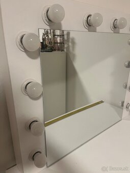 TOALETNÝ STOLÍK S LED SVETLAMI - 3