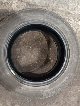 Predám zimné pneu 215/65r17 - 3