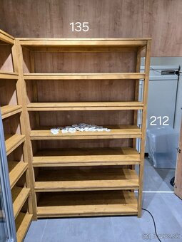 NOVÁ CENA - Drevené regále - obchod - 3