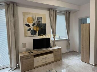 LUXUSNE ZREKONŠTRUOVANÝ 1-IZBOVÝ BYT S BALKÓNOM A PARKOVANÍM - 3