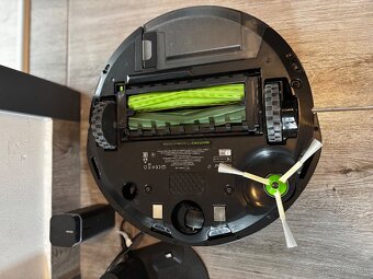 Predám iRobot Roomba i7 - 3