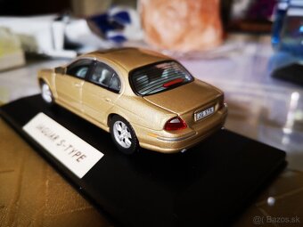 Predám zberateľský model autíčka Jaguar S-Type, 1:43 - 3