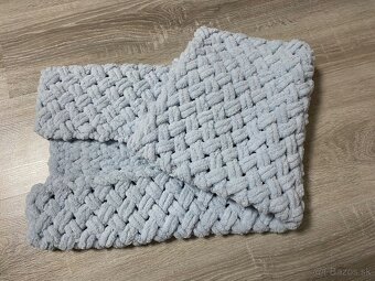 Háčkovaná sivá deka z jemnej eco vlny - 3