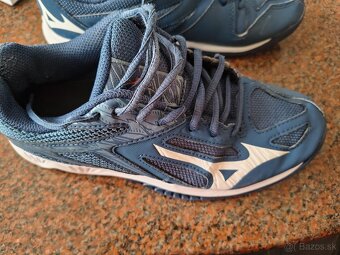 Predávam Mizuno halovky  za 20 eur veľkosť 38. - 3