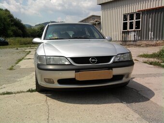 Rozpredam Opel vectra B combi 1.8 85kw benzin - 3
