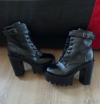 Dámske čierne kotníkové čižmy - 3