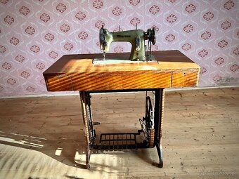 Šijací stroj Minerva 122 – retro, pedál + príslušenstvo - 3