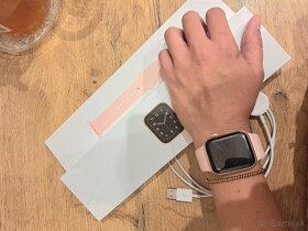 Chytré hodinky Apple Watch SE 2020 - 3