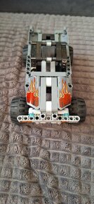 LEGO Technic - Únikové nákladné auto 42090 - 3