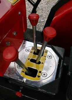 Malotraktor AGT 960 svahový speciál, otočné pracovisko, 50HP - 3