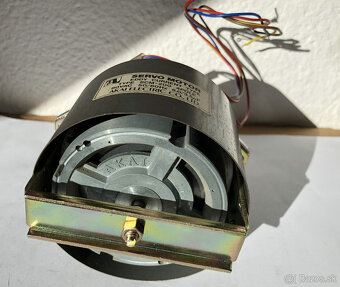 Capstan motor Akai SCM-200 - 3