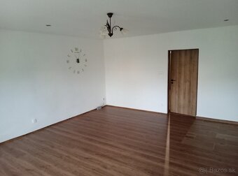 Rodinný dom v Žakovciach - dve bytové jednotky - 3