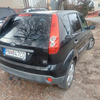 Predám Ford Fiesta bendzín 2006 5 dverové - 3