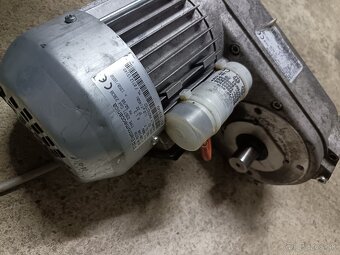 Elektromotor s prevodovkou - 3