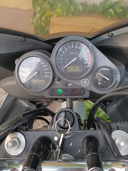 Yamaha Fazer 600 - 3