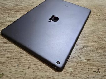 Ipad 7 32gb plnefunkcny ma len bezne znamky na ramiku ale zi - 3