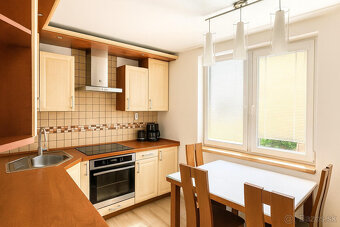 Na predaj kompletne zariadený 3-izbový byt v Rakovej - 3