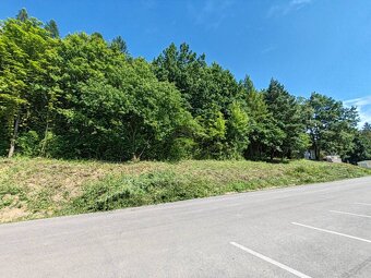 Jeden z troch pozemkov v prvej línii pri vode PREDANÝ - 3