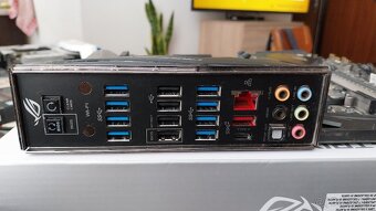 ASUS ROG CROSSHAIR VI HERO - 3