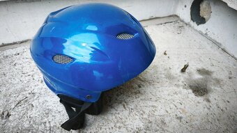 Predám lyžiarske detské prilby a paličky - 3