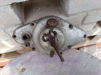 ČZ předválečná - víko motoru - 3