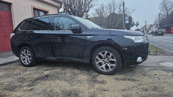 Mitsubishi Outlander PHEV 4x4 2.0 - 3