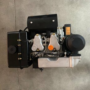Motor 20 koni 2 valec. Naftovy - 3