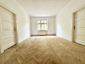 PREDAJ - Stromestský 4izbový byt s vysokými stropmi, 116m2, - 3