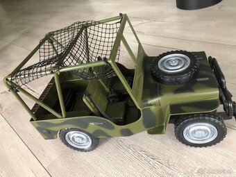 Vojenské auto a vojaci - 3