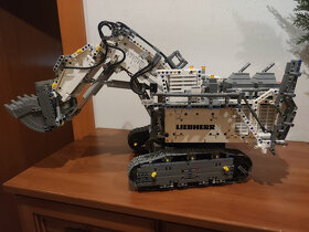 Predám Lego technic 42100 - Bager Liebherr R9800 - 3