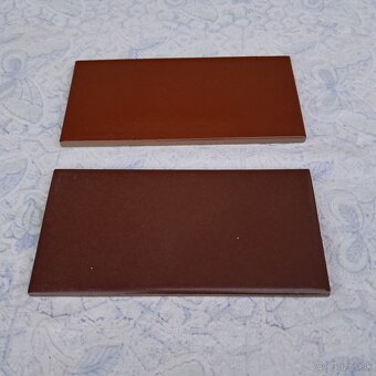 Retro dlažba – tehlovo hnedá farba - lesklá - 0,30€ za ks - 3