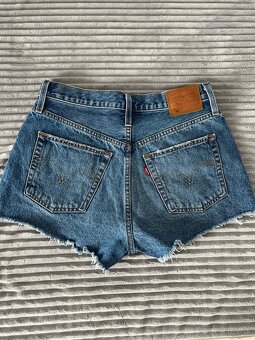 Levi's - Riflové krátke nohavice dámske, veľkosť 28 - 3