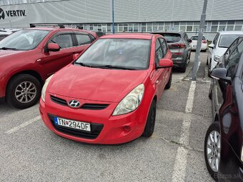 Hyundai i20 2010 1.4 74kW benzín 155 000km - 3