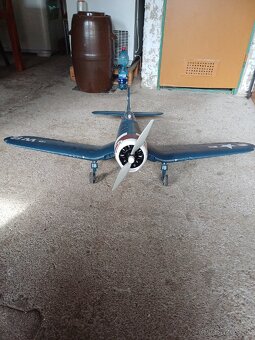 RC Model F4U-4 Corsair - 3