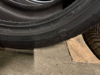 285/40R21 - 3