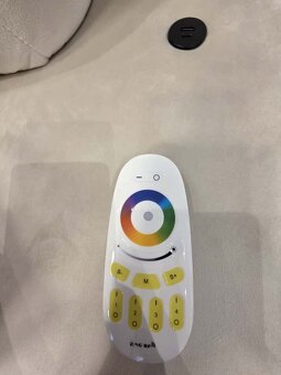 Luxusná rohová sedačka s LED osvetlením, elektrickým výsuvom - 3