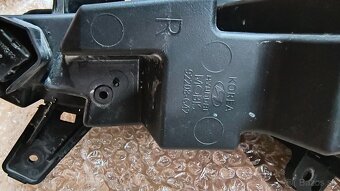 HYUNDAI i30 17- prava hmlovka - 3