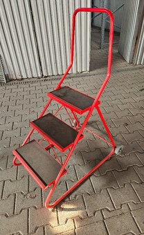 Predám oceľové mobilné schodíky - 3