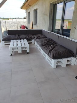 Paletové sedenie s poduškami + stolík - 3