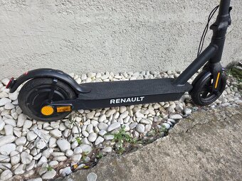 Predám kolobežku od výrobcu Kickscooter - 350W silný motor - 3