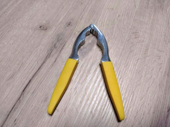 Luskacik na orechy dvoch velkosti - 3