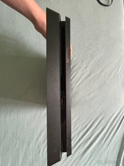 Ps4 slim+ovladac+HDMI kabel+zdrojivi kabel - 3
