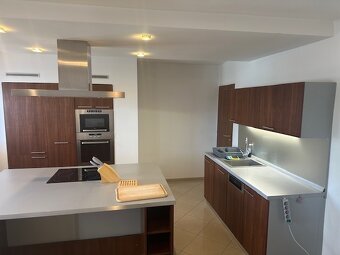 Prenajmem byt v PN s vlastným parkovaním v centre NOVÁ CENA - 3