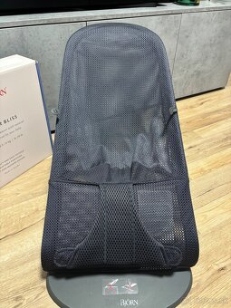 Predám BabyBjörn bouncer bliss mesh anthracite - 3