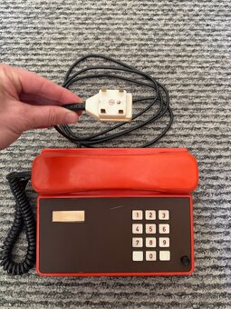 Plastový retro telefón Tesla Stropkov Es 4620 - 3