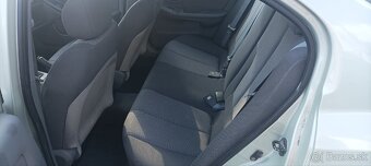 Hyundai Elantra - 3