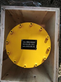 Nový hydromotor pojazdu CAT 226 B3. - 3